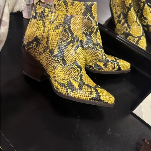 Sam Edelman Vibrant Yellow and Black Snake Print Booties - Picture 4 of 6